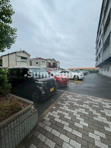 マリンハイム塩屋の駐車場|カースペースがあります