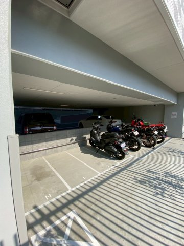 ファステート神戸マージュの駐車場