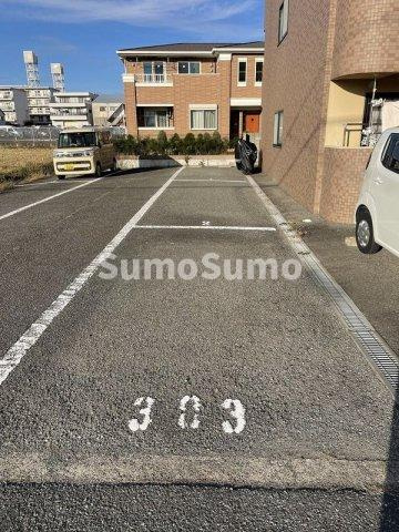 メゾンポパイの駐車場
