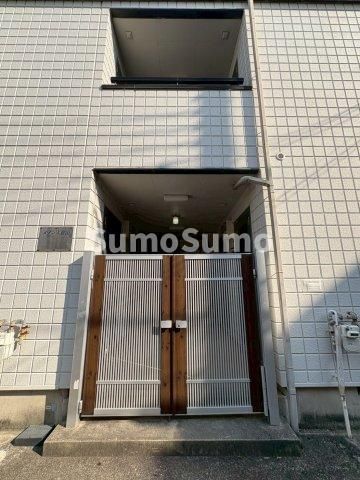 メゾン大倉山のエントランス