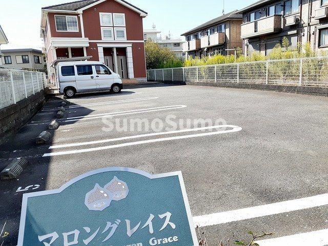 マロングレイスの駐車場