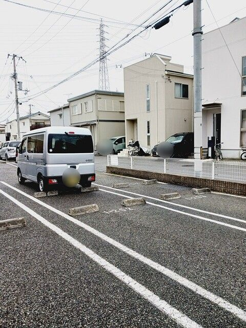 ミニョンⅡ番館の駐車場