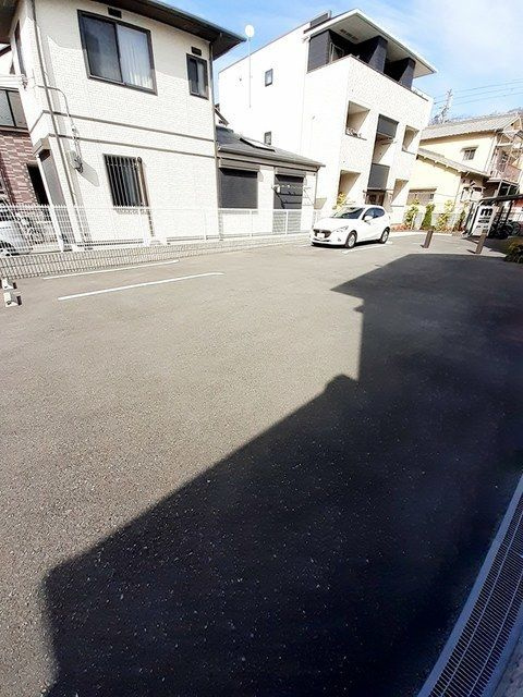 ムックームンク　アカシ　１の駐車場