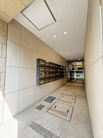 メゾンドール元町のロビー