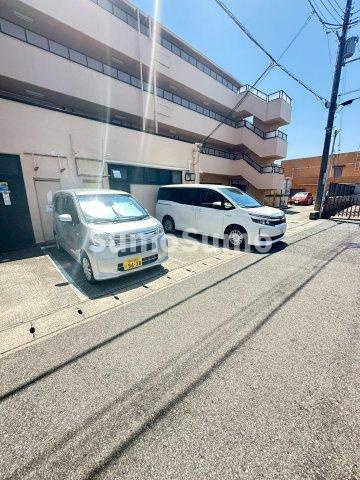 メゾン・ド・モンテアンの駐車場|駐車場に車を止められます