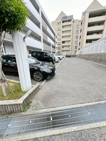 フェリスメンテ・狩口台の駐車場