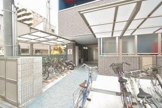 みおつくし十三のエントランス|建物の内部です