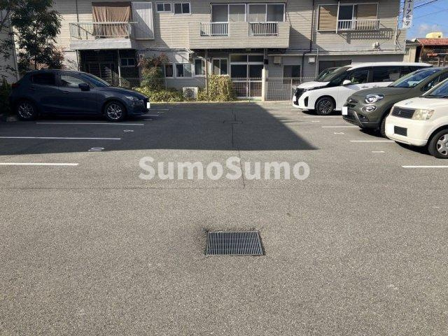 メゾンコートおおくらの駐車場