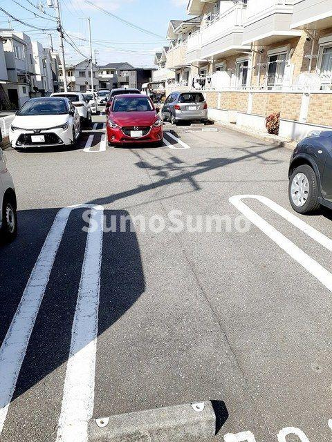 ミニョンⅢ番館の駐車場|車をお持ちの方に嬉しい駐車場付きの物件です