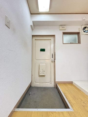 マンション花隈の玄関