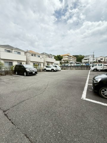 パルピアマンションの駐車場