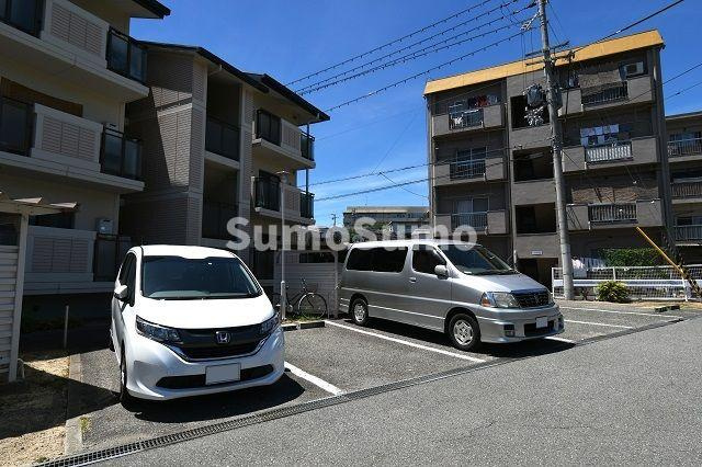 メゾンド平岡の駐車場|駐車場です