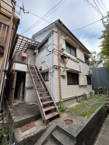 メゾン西山町のエントランス