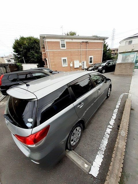 メゾンジャスミンの駐車場