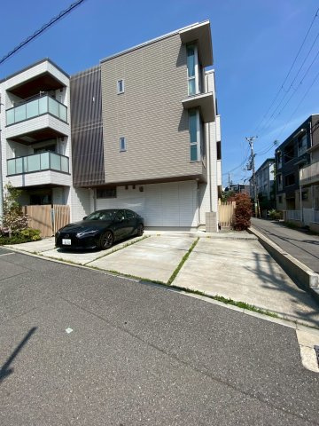 フェリーチェ上三条の駐車場