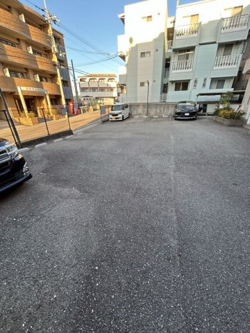 ファインコート学園西町の駐車場