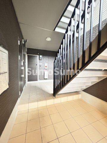 メゾンドラピスラジュリのロビー|建物の内部です