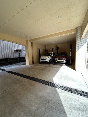 メゾン・ド・アルカディアの駐車場