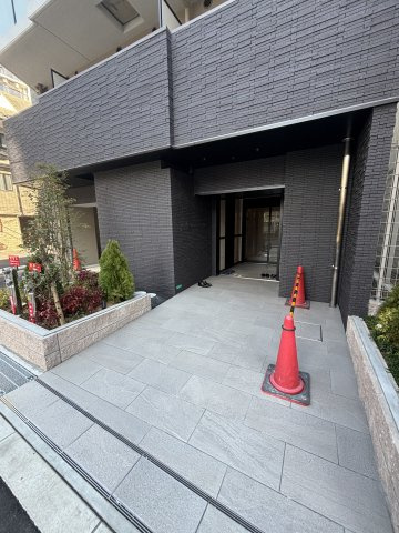 ファーストフィオーレ難波南アルマのエントランス