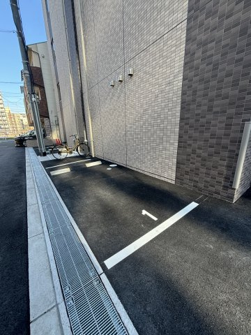 ファーストフィオーレ難波南アルマの駐車場