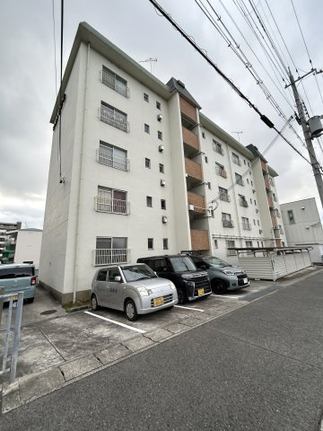 マンション由多賀の外観