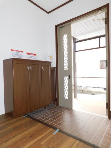 津島市青塚町６丁目の中古一戸建の玄関|◇玄関収納◇　　家族の靴などをしっかりと収納できます！