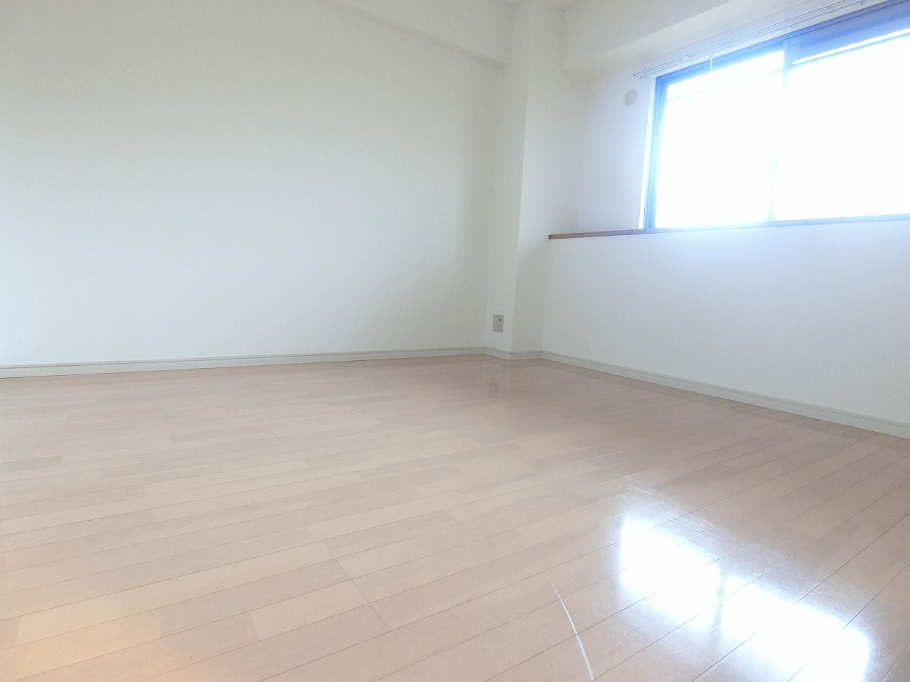 グランドレジデンスの寝室|風通しも良い寝室です☆