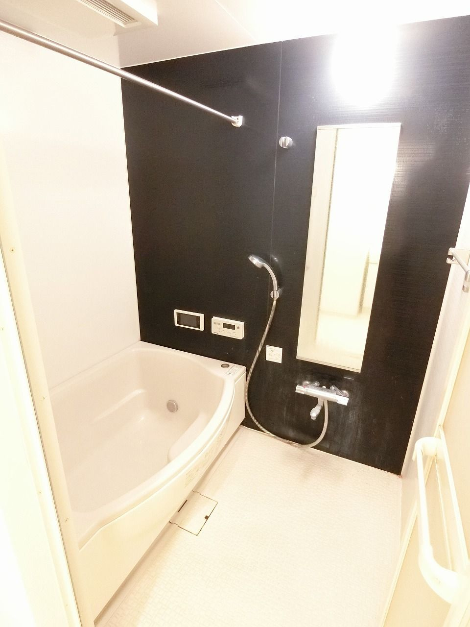 グランドレジデンスの浴室|追い焚き・浴室乾燥機付きのお風呂です♪