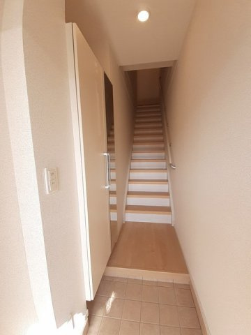 ウエスト・フィールド　Ⅶの玄関|シューズボックス付きの玄関です★