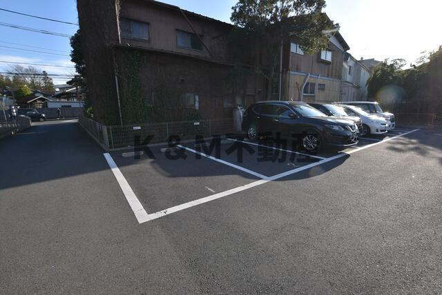 ソレイユ南柏の駐車場|車をお持ちの方に嬉しい駐車場付きの物件です