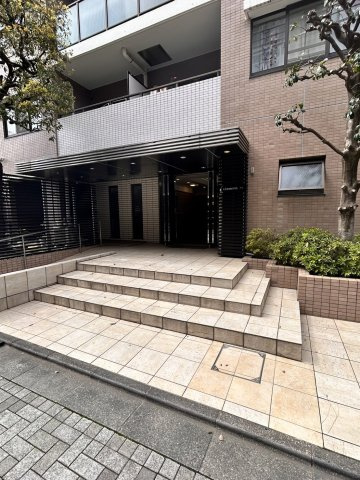 コンフォリア千石のエントランス