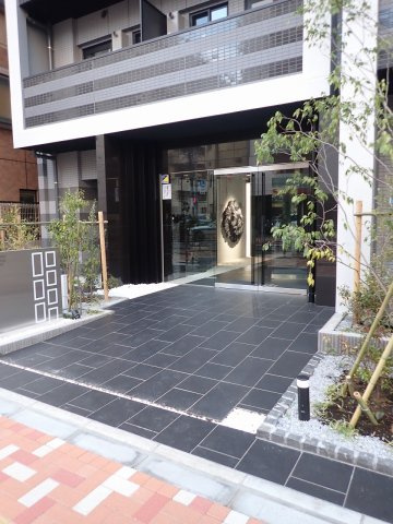 ステージグランデ台東根岸アジールコートのエントランス