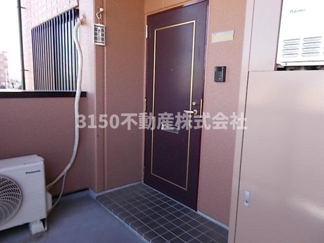 シャンパティールの玄関