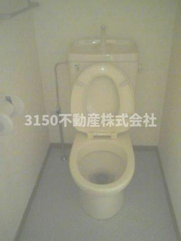 シャンパティールのトイレ