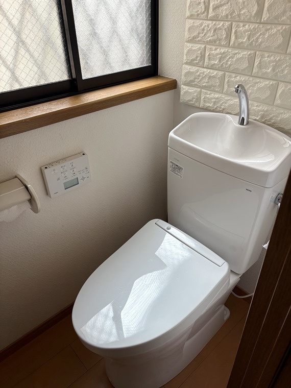 中十条戸建のトイレ