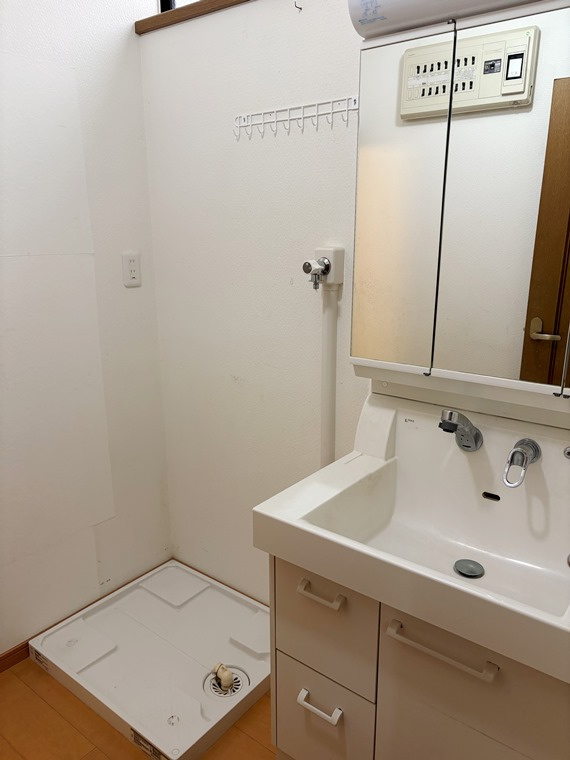 中十条戸建の洗面所