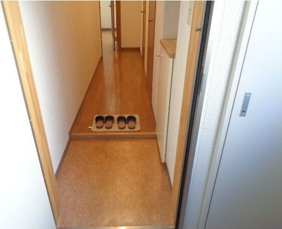 クリエートビルの玄関