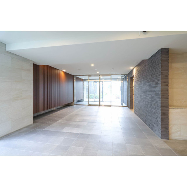 アドバンス大阪バレンシアの居間・リビング