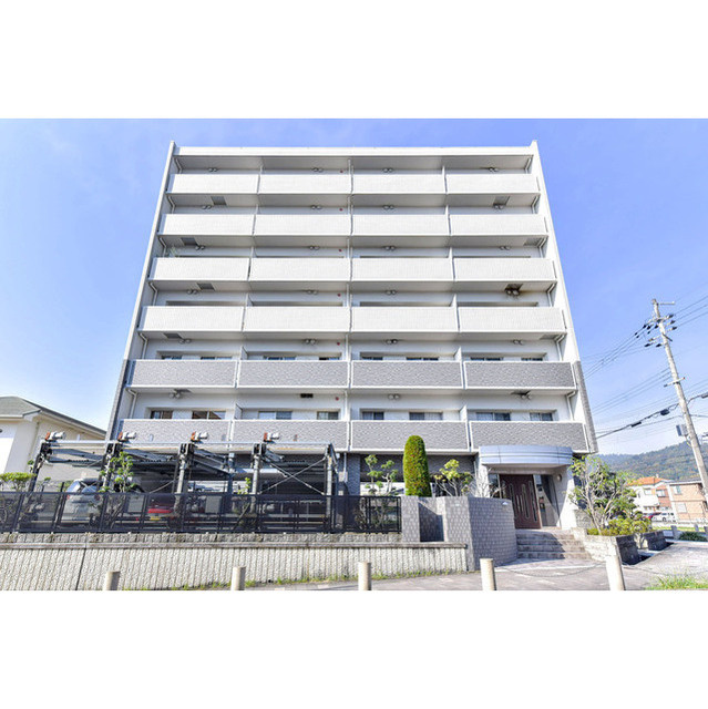 ホワイトハウス箕面の外観