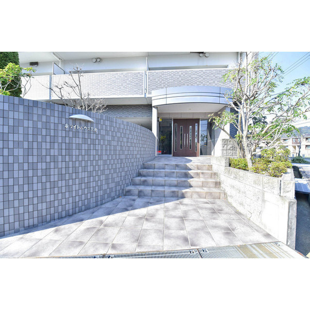 ホワイトハウス箕面のエントランス