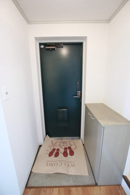 玄関に下駄箱あり