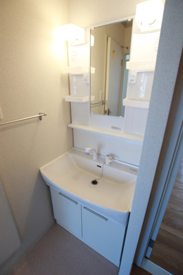 独立洗面台完備