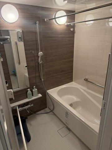 デュオヒルズ長野権堂の浴室|浴室/売主様のグレードアップオプションで、手すりとキレイサーモフロアが採用されています。浴室乾燥機付