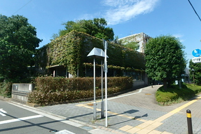 藤沢市総合市民図書館まで100ｍ