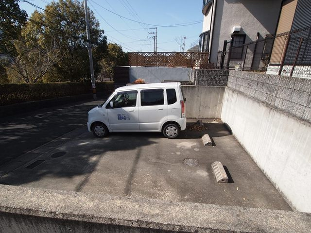 パークヒル旭ヶ丘の駐車場