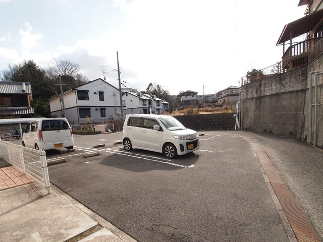 サンクレスト清友の駐車場