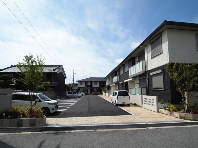 シャーメゾン　クレスト　Ａの駐車場