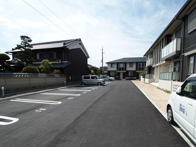 シャーメゾン　クレスト　Ａの駐車場