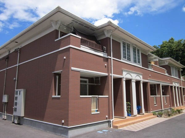 出雲市斐川町直江のアパートの外観