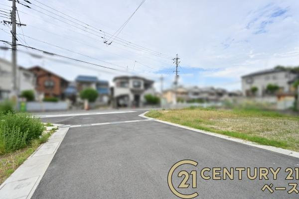 香芝市北今市７丁目の売地の前面道路含む現地写真